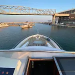 Amazing Boat To Sleep In Barcelona Ботель Сан-Адриан-де-Бесос