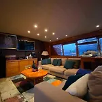 Amazing Boat To Sleep In Barcelona Ботель *