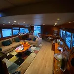 Amazing Boat To Sleep In Barcelona * Сан-Адриан-де-Бесос