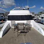 Amazing Boat To Sleep In Barcelona Ботель *