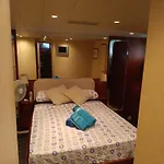 Amazing Boat To Sleep In Barcelona Ботель Сан-Адриан-де-Бесос