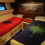 Amazing Boat To Sleep In Barcelona Сан-Адриан-де-Бесос