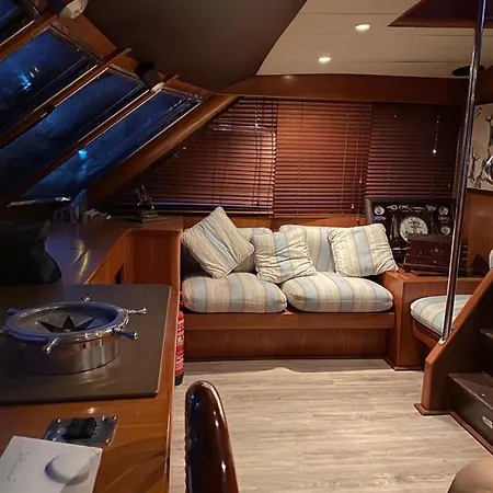 Ботель Amazing Boat To Sleep In Barcelona