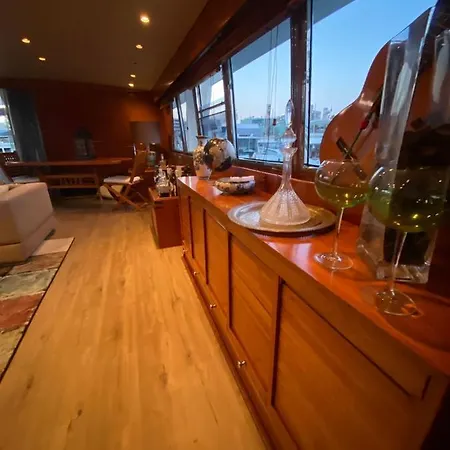 Ботель Amazing Boat To Sleep In Barcelona