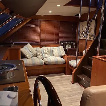 Amazing Boat To Sleep In Barcelona *