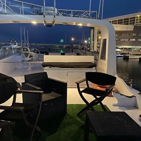 Amazing Boat To Sleep In Barcelona *