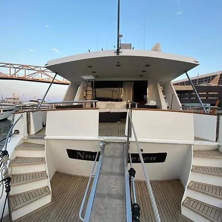Amazing Boat To Sleep In Barcelona Сан-Адриан-де-Бесос
