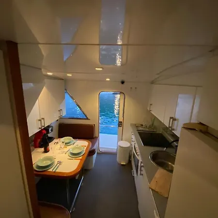 Ботель Amazing Boat To Sleep In Barcelona