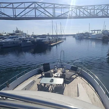 Amazing Boat To Sleep In Barcelona Сан-Адриан-де-Бесос