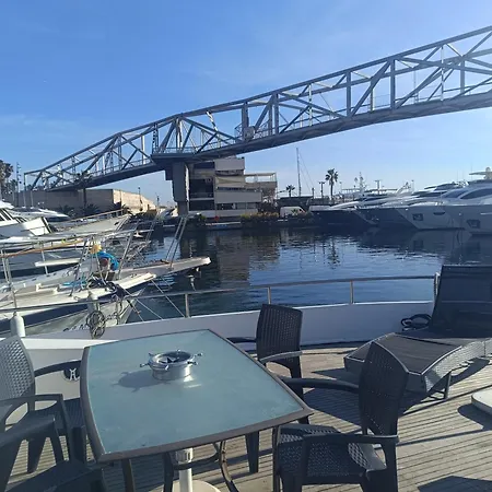 Amazing Boat To Sleep In Barcelona Сан-Адриан-де-Бесос