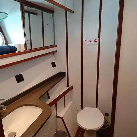 Amazing Boat To Sleep In Barcelona Ботель Сан-Адриан-де-Бесос
