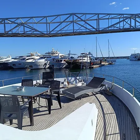 Amazing Boat To Sleep In Barcelona * Сан-Адриан-де-Бесос