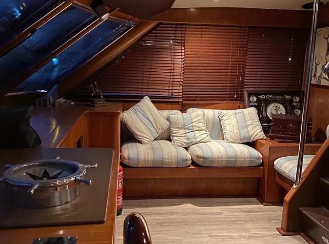 بوتيل Amazing Boat To Sleep In Barcelona