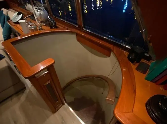 بوتيل Amazing Boat To Sleep In Barcelona *
