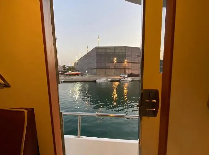 Amazing Boat To Sleep In Barcelona *