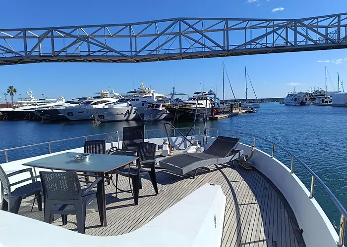 Amazing Boat To Sleep In Barcelona * سان أدريان دي بيزوس